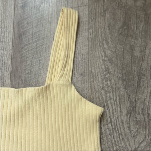 American Eagle Yellow Ribbed Cropped Tank Top Sz Med - Picture 2 of 7